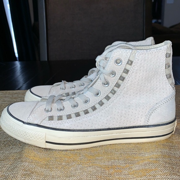beige suede converse